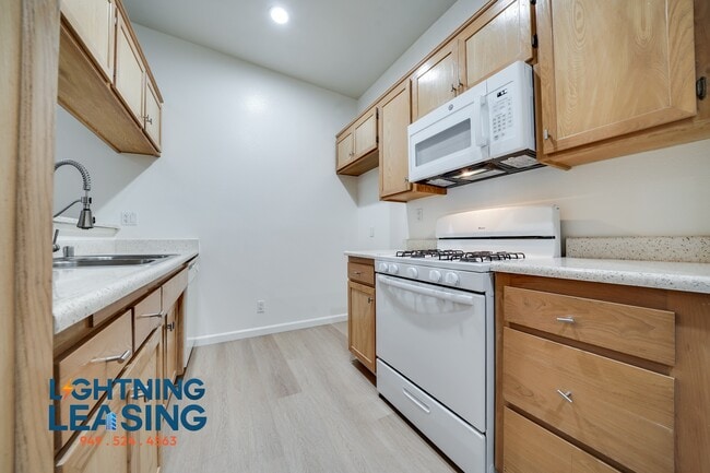 11227 Morrison St in Los Angeles, CA - Building Photo - Building Photo
