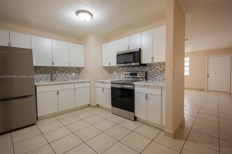 121 SW 12th Ave-Unit -123 in Delray Beach, FL - Building Photo - Building Photo