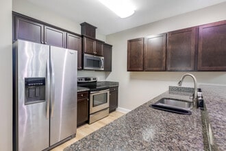 557 Valparaiso Pkwy in Valparaiso, FL - Building Photo - Building Photo
