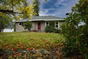 11839 Glenwood Rd in Port Orchard, WA - Building Photo