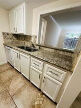 7200 Clarewood Dr in Houston, TX - Building Photo - Building Photo