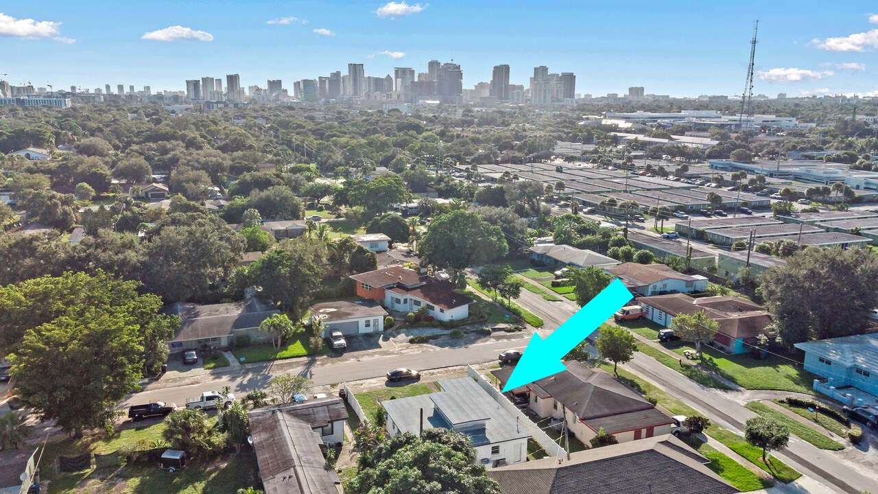 401 NW 16th Ave, Unit Apt N in Fort Lauderdale, FL - Foto de edificio
