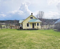 2886 Cottonwood Creek Rd in Chewelah, WA - Building Photo