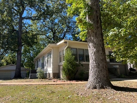 652 Howell Street in Florence, AL - Building Photo