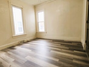 578 W 6th St, Unit 1 in Winona, MN - Building Photo - Building Photo