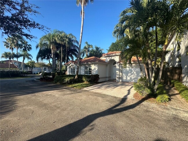 11329 NW 59th Terrace in Doral, FL - Building Photo - Building Photo