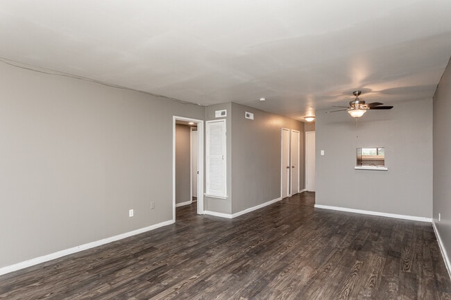 Normandy Place Apartments in Little Rock, AR - Building Photo - Interior Photo