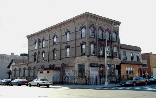 390 Seneca Ave in Ridgewood, NY - Building Photo