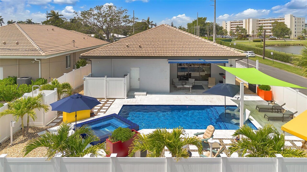 238 SE 2nd Ter in Dania Beach, FL - Building Photo