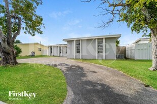 2419 NW 87th Ln in Sunrise, FL - Building Photo