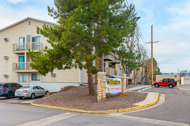 Wellington Condominiums in Lakewood, CO - Building Photo - Building Photo