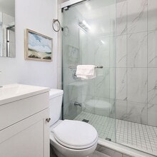 8004 Lundy's Ln in Niagara Falls, ON - Building Photo - Building Photo