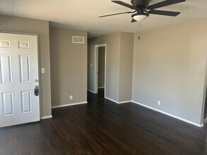 309 Manor Ln in Liberty, MO - Building Photo - Building Photo