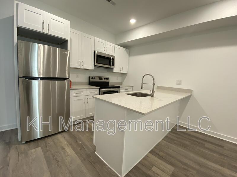 709 N 44th St in Philadelphia, PA - Building Photo