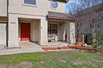 16002 Walnut Creek Dr in San Antonio, TX - Building Photo - Building Photo