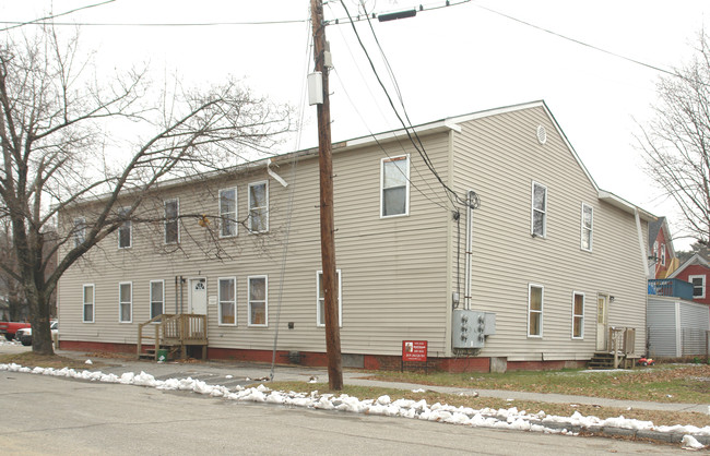 2 Oak St in Auburn, ME - Foto de edificio - Building Photo