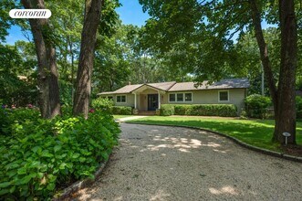 16 Roxbury Ln in Wainscott, NY - Foto de edificio - Building Photo