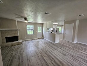 3245 Whitney Dr E in Tallahassee, FL - Building Photo - Building Photo