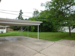 1610 Greenview Dr, Unit 1612 Greenview Dr in Ann Arbor, MI - Building Photo - Building Photo