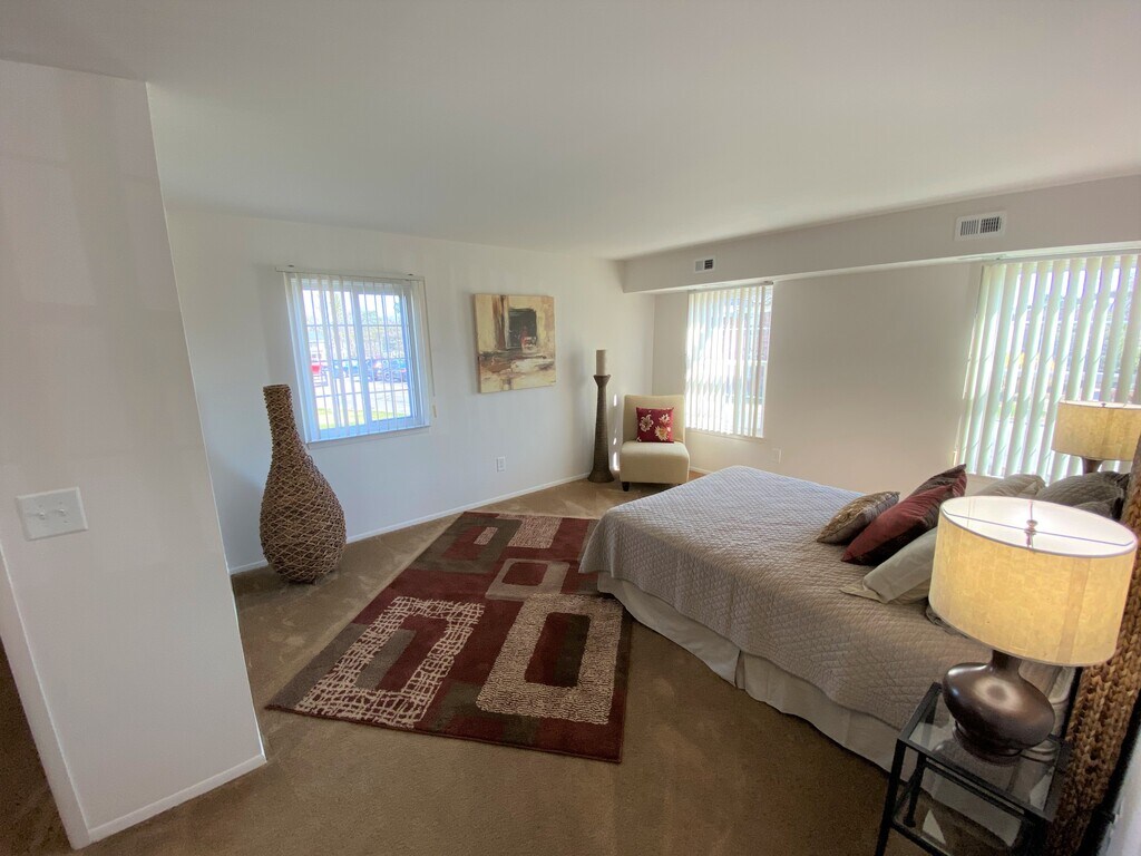 Drakeshire Apartments in Farmington, MI