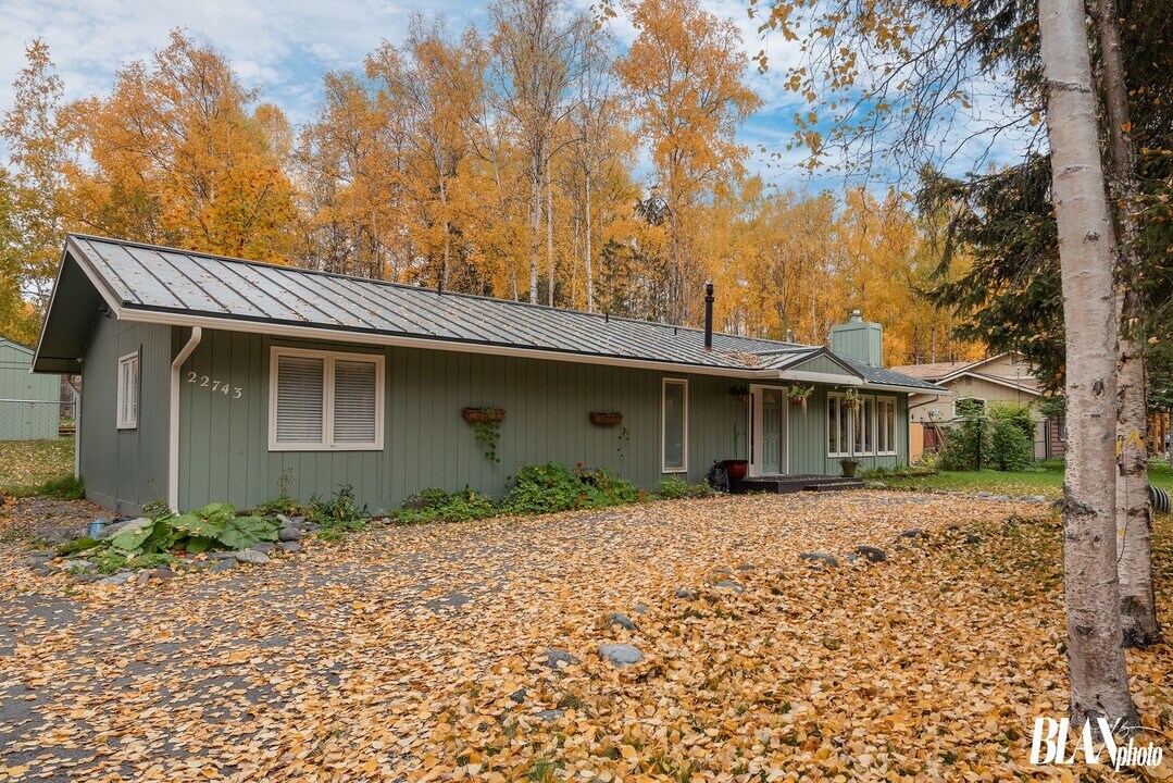 22743 Northwoods Dr in Anchorage, AK - Building Photo