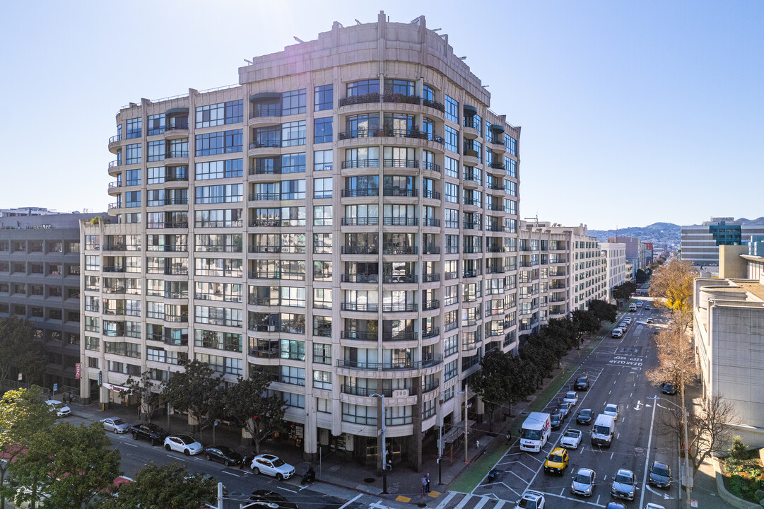 300 3rd St in San Francisco, CA - Building Photo