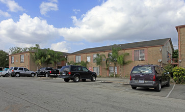 Chimney Rock Court Apartments in Houston, TX - Foto de edificio - Building Photo