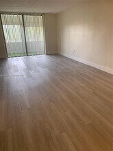 1830 SW 81st Ave in North Lauderdale, FL - Foto de edificio - Building Photo