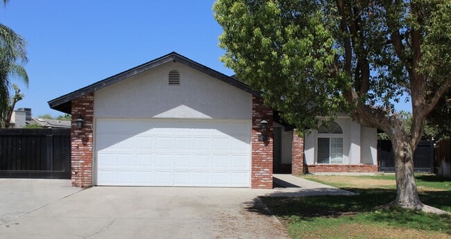 3821 Rainier Ct in Bakersfield, CA - Building Photo - Building Photo