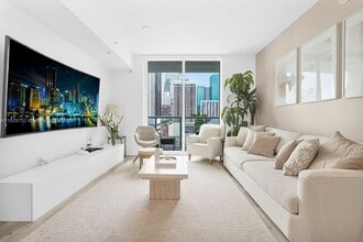 244 Biscayne Blvd in Miami, FL - Building Photo - Building Photo