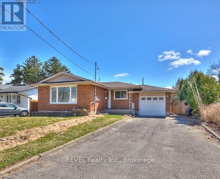 152 Parnell Rd in St Catharines, ON - Building Photo