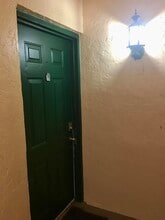 1721 Village Blvd in West Palm Beach, FL - Foto de edificio - Building Photo