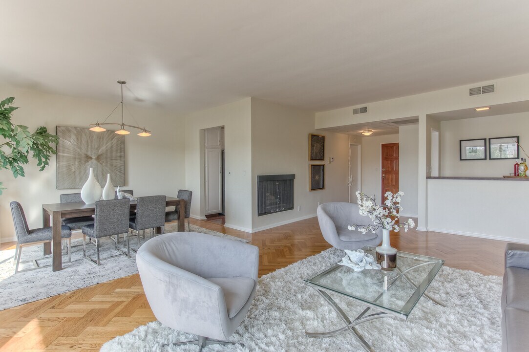 11928 Kiowa Ave in Los Angeles, CA - Building Photo