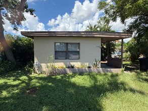 1020 Queen St N in St. Petersburg, FL - Building Photo - Building Photo