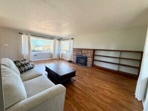 2317 Holman St in Bremerton, WA - Building Photo - Building Photo