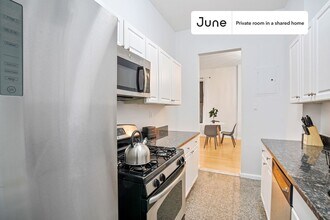 Room in Shared 2 bed/1 bath home in New York, NY - Building Photo - Building Photo