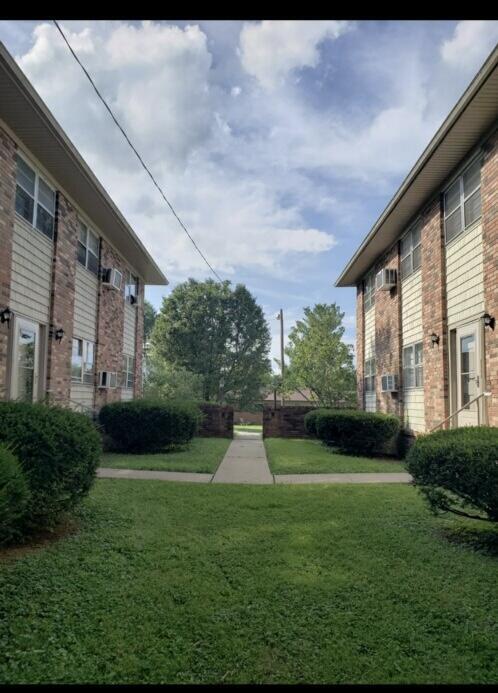 103 Bourbon Hills Dr in Paris, KY - Foto de edificio