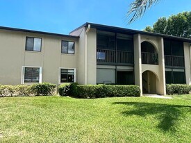 531 Shady Pine Way in Greenacres, FL - Building Photo