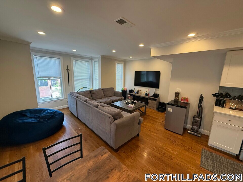 2747 Washington St in Boston, MA - Building Photo