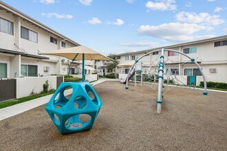 15739 Francisquito Ave, Unit C8 in La Puente, CA - Foto de edificio - Building Photo