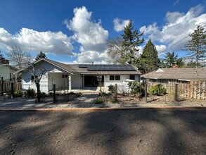 12830 SW Foothill Dr in Portland, OR - Building Photo - Building Photo