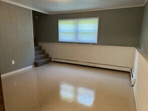 7606 Thompson Sharpsville Rd NE, Unit B in Burghill, OH - Foto de edificio - Building Photo