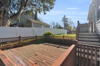 2 Bellevue Ave in Wakefield, MA - Foto de edificio - Building Photo