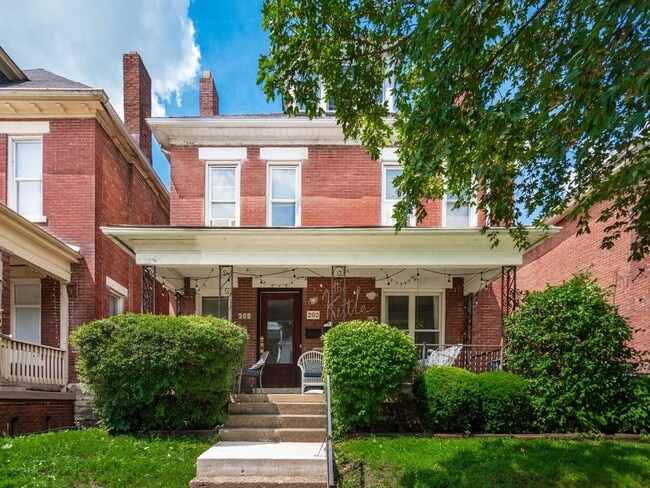 property at 202 W 8th Ave