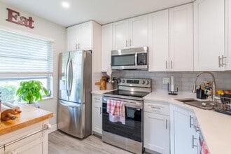 3409 Theo Way in West Palm Beach, FL - Building Photo - Building Photo