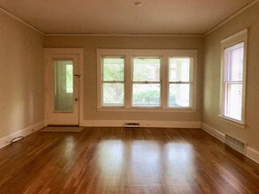 2299 Bellfield Ave in Cleveland Heights, OH - Foto de edificio - Building Photo
