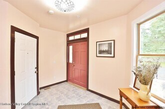 12 Stuyvesant St, Unit 1 in Kingston, NY - Building Photo - Building Photo