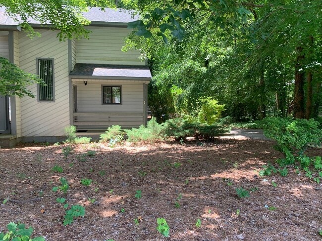 4912-4914 Edwards Mill Rd in Raleigh, NC - Foto de edificio - Building Photo