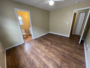 2514 3rd Ave, Unit Half in Huntington, WV - Building Photo - Building Photo
