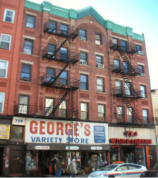 759-761 Manhattan Ave in Brooklyn, NY - Foto de edificio